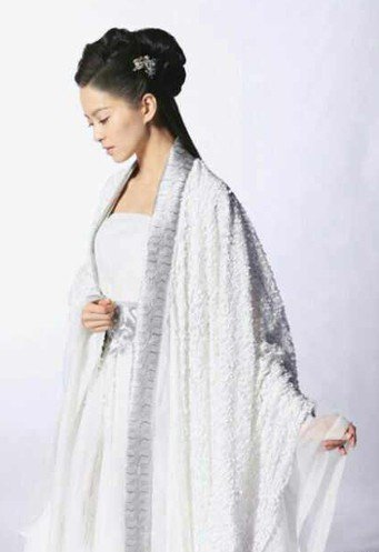 梁咏琪扮嫦娥祝福网友 被赞远超陈妍希版小龙女