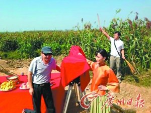 电视版《红高粱》开镜 周迅挺肚破怀孕传闻