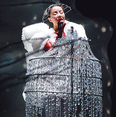 王菲被爆离婚后全面复出 正筹备新碟明年巡演