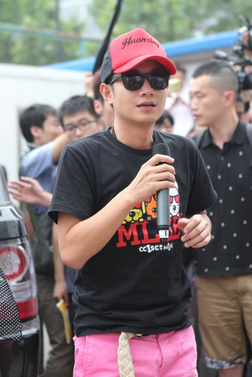 《赢在中国》文章引爆全场 选手争吵老板致歉