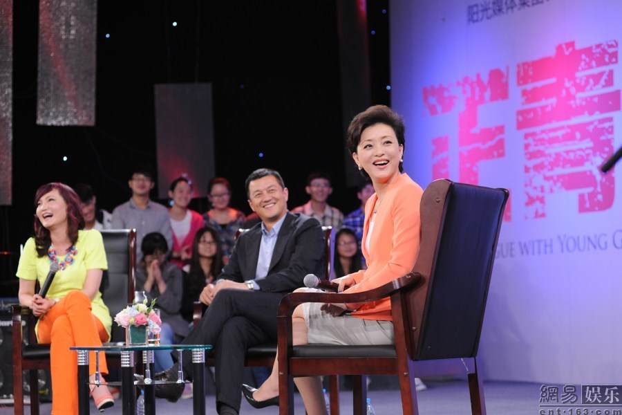 李亚鹏对话杨澜再谈离婚：和王菲的爱情很简单