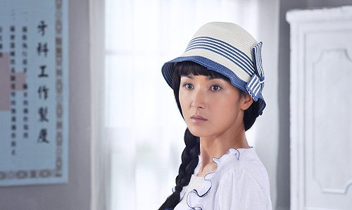 《神秘人质》开播 黄曼百变造型吸引眼球