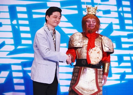 弟子登央视曝成龙演出秘籍：演不好就装死尸