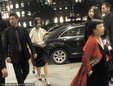 赵薇获多人服侍显大牌 戴墨镜一言不发(图)