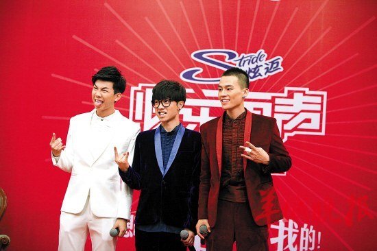 快男总决赛打怀旧牌 春春笔笔一抱引观众泪奔