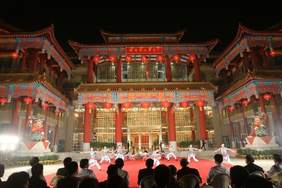泰安“刘老根大舞台”开业 赵本山缄口不提春晚
