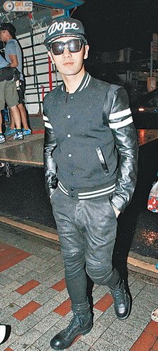 黄晓明耍帅夜会薛凯琪 通宵开工双眼浮肿(图)