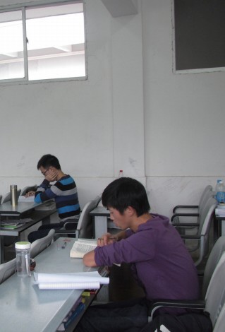 学校度过黄金周 国庆节 留守 大学生在干啥?