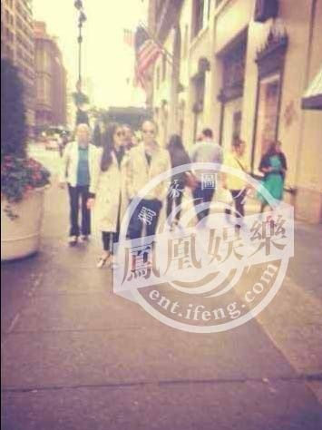 田朴琤王石洛杉矶“压马路” 网友：男闺蜜呢？