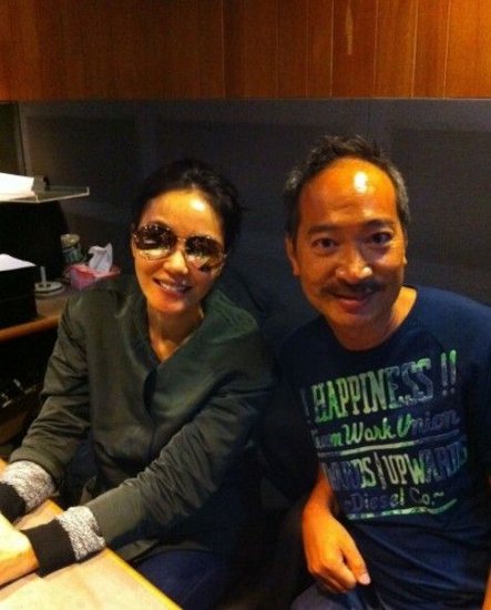 王菲与香港音乐人合影曝光 网友期待其复出(图)