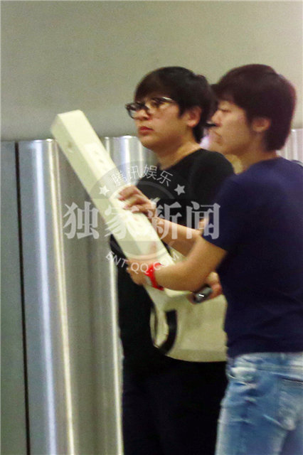 孙俪获艾美奖提名 斗篷搭肩“辣妈”来袭秀黑丝