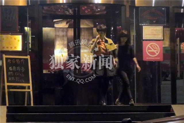 孙俪获艾美奖提名 斗篷搭肩“辣妈”来袭秀黑丝