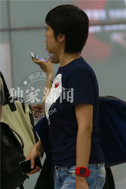 孙俪获艾美奖提名 斗篷搭肩“辣妈”来袭秀黑丝