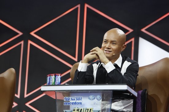 《演说家》李咏战队“内斗” 乐嘉发飙爆粗口