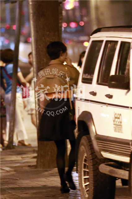 孙俪获艾美奖提名 斗篷搭肩“辣妈”来袭秀黑丝