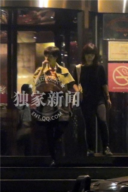 孙俪获艾美奖提名 斗篷搭肩“辣妈”来袭秀黑丝