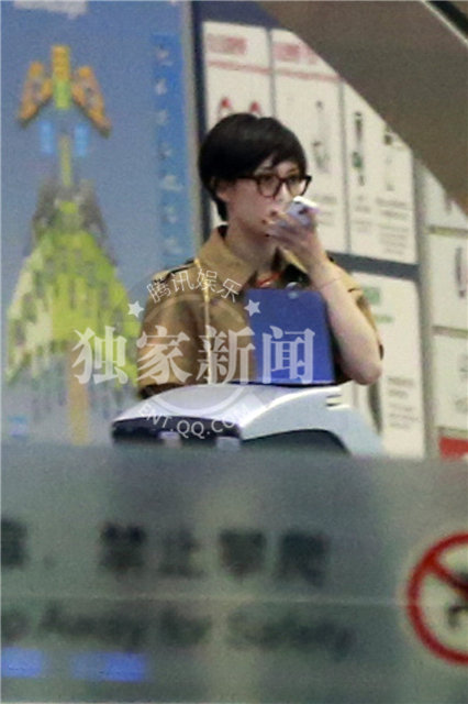 孙俪获艾美奖提名 斗篷搭肩“辣妈”来袭秀黑丝