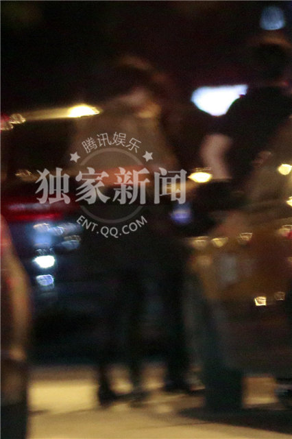 孙俪获艾美奖提名 斗篷搭肩“辣妈”来袭秀黑丝