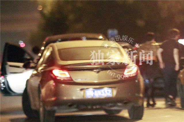 孙俪获艾美奖提名 斗篷搭肩“辣妈”来袭秀黑丝