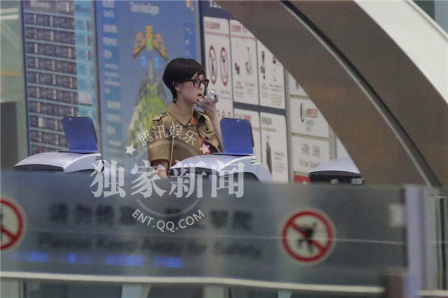 孙俪获艾美奖提名 斗篷搭肩“辣妈”来袭秀黑丝