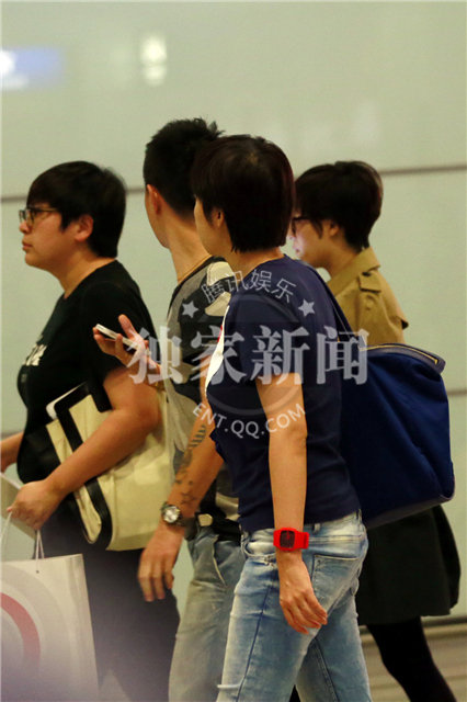 孙俪获艾美奖提名 斗篷搭肩“辣妈”来袭秀黑丝