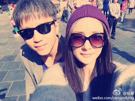 《分手大师》开机 杨幂邓超合影潮味足