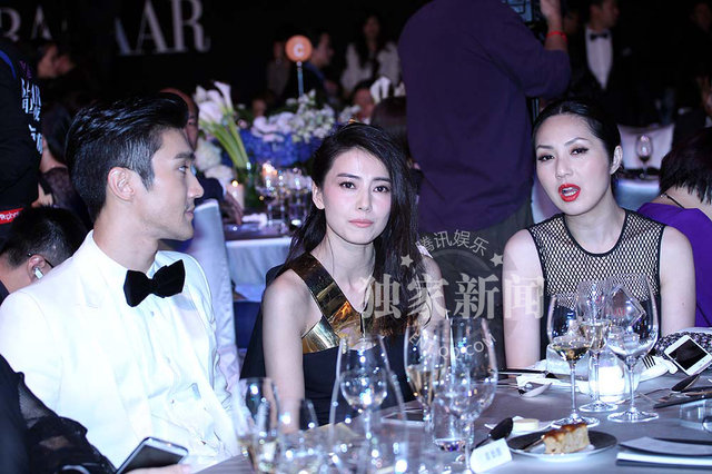 成龙桌下牵手范冰冰 当众豪坐李冰冰大腿