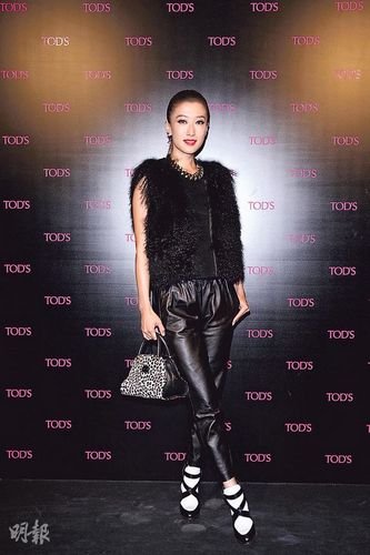 谢霆锋妹妹非洲之旅惊险：被偷钱、遇狮子咬人