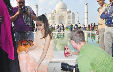 “环球小姐”在泰姬陵内拍广告恐被罚(图)