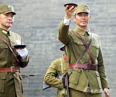 钟汉良新版乔峰造型曝光 大叔气质渐浓