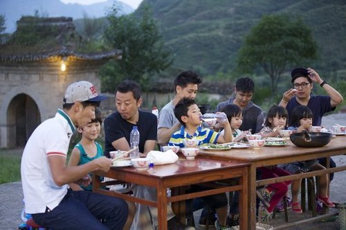 《爸爸去哪儿》开播后话题爆棚 文章都心动了