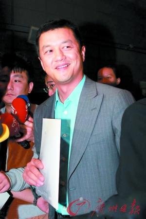李亚鹏心情不受离婚影响 开书院、带女儿游泰国