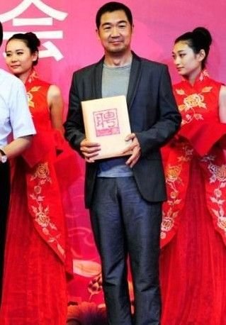 张国立回应主持春晚传闻：还没讨论过主持人