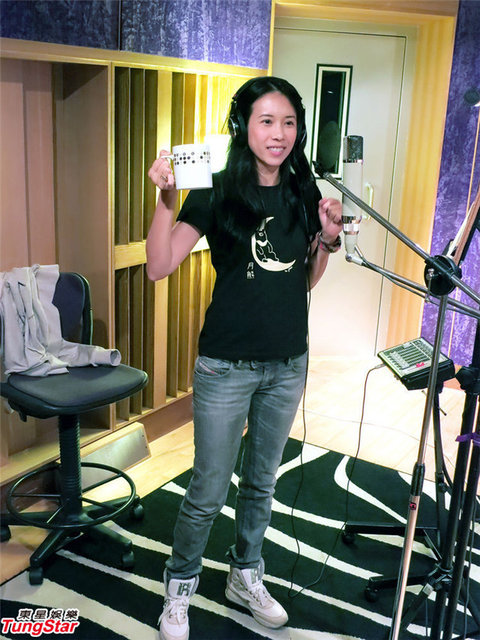 莫文蔚入行20年巡演在即 发大尺度全裸写真