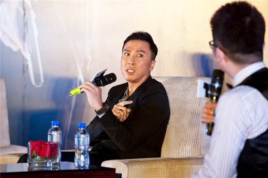 《特殊身份》西安首映 甄子丹：我承认我是戏霸