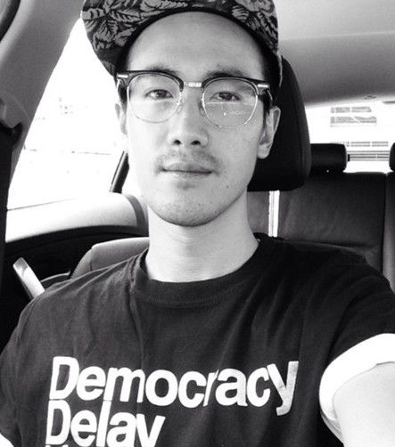 曾志伟与33岁大儿子合影 曾国祥当导演小有名气