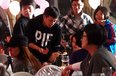 文章携女儿出席满月酒 马伊琾挺大肚饭量猛增