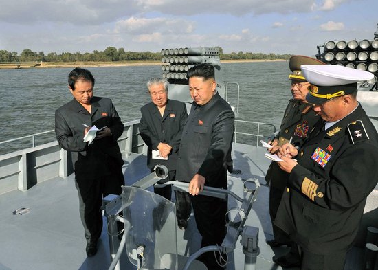 高清:金正恩换新发型视察马术俱乐部_国际_南都