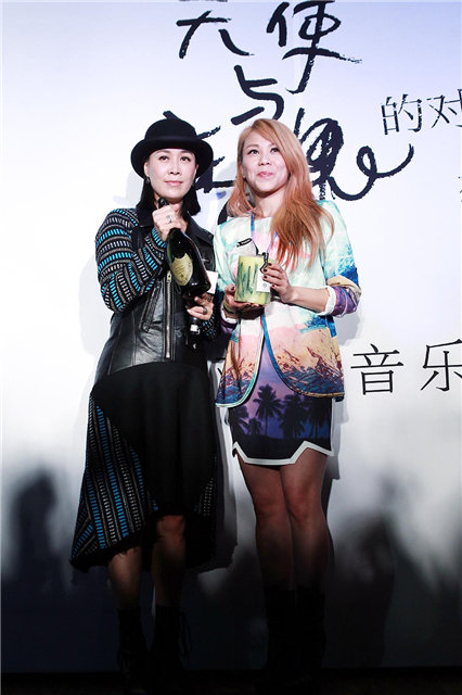 那英助阵蔡健雅新专辑发布 否认歌词影射小s