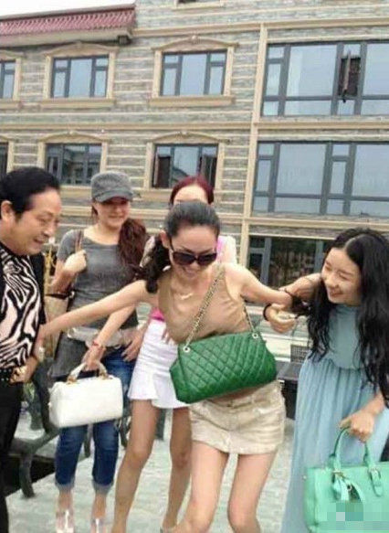 王林回应“抱女星开光”:是朋友妻和女友