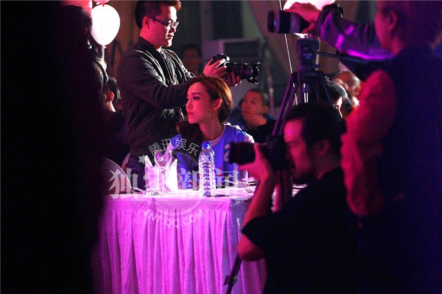 陈楚生携女友赴姚晨爱子满月酒 传女方身价过亿