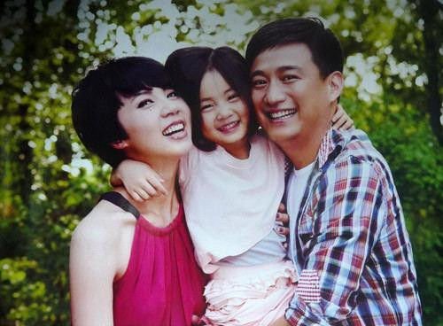 黄磊晒与妻子孙莉深情对视照 纪念携手18载(图)