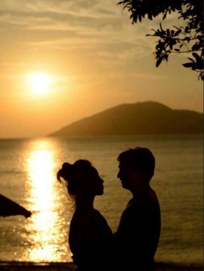 黄磊晒与妻子孙莉深情对视照 纪念携手18载(图)