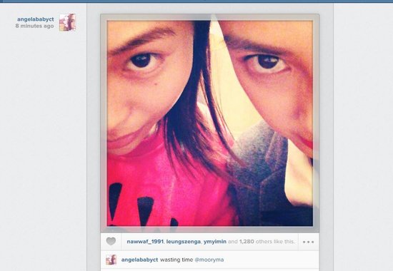 angelababy晒与好姐妹自拍照 露半边脸似双胞胎