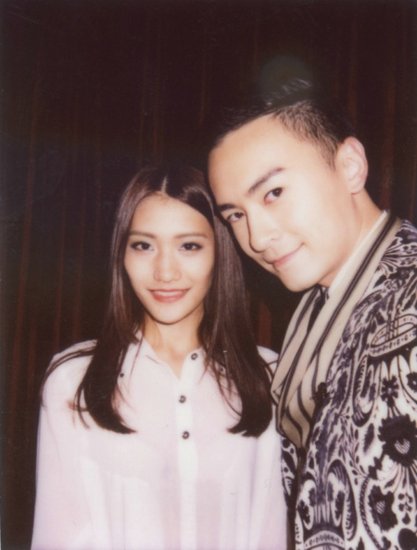 《第一超模》郑元畅党竹溪合影曝光 关心其腿伤