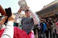 剧版《龙门飞甲》开机 柳岩偷师孙俪演妩媚孕妇