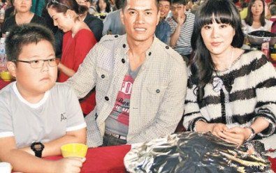 张智霖大赞吕良伟逆生长 比年轻人身型更标准