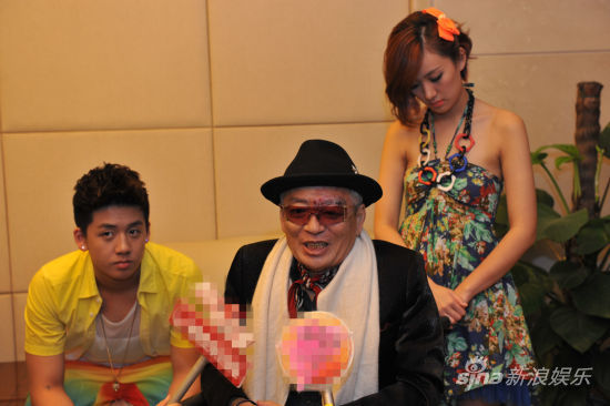 《我不是明星》高凌风带病为儿站台险摔倒