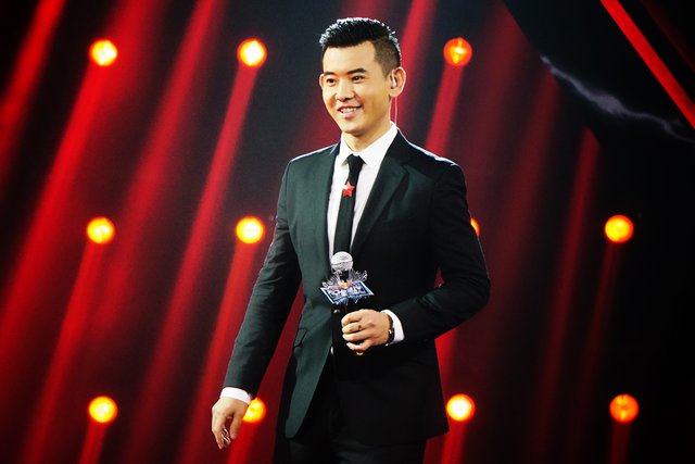 <em>李响</em>全能主持忙翻天 战服也要亲自抓_娱乐