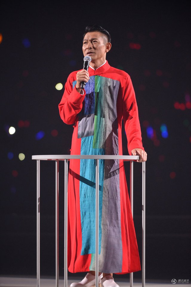 刘德华演唱会泪奔：艺人总有一天不红除了我